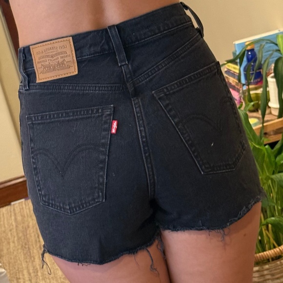 Levi’s Ribcage Shorts - Picture 6 of 6